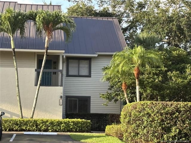 5152 SE Club Way 104, Stuart, FL 34997