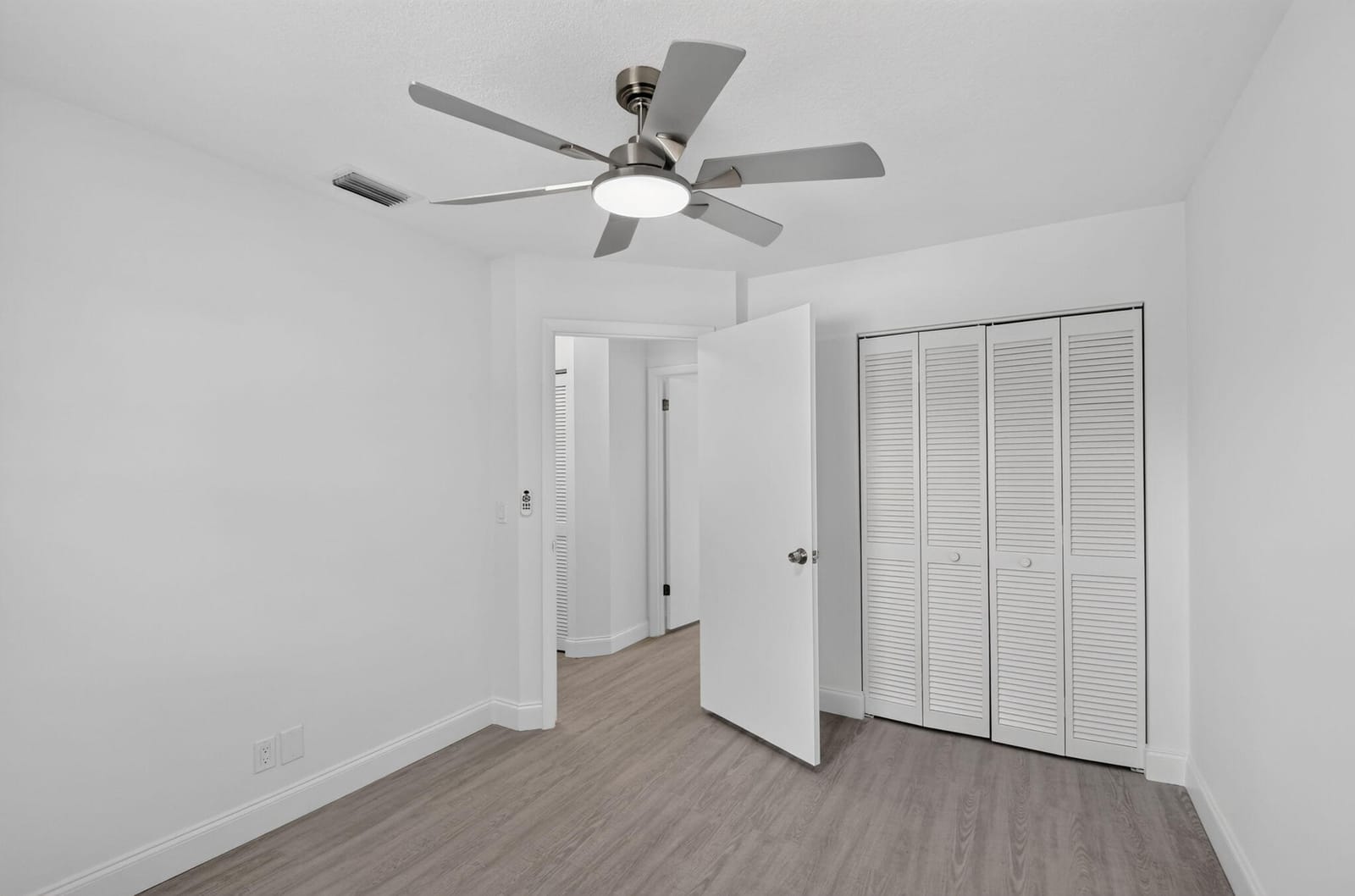 3221 FOXRIDGE Court, Palm Springs, FL 33461 photo 15