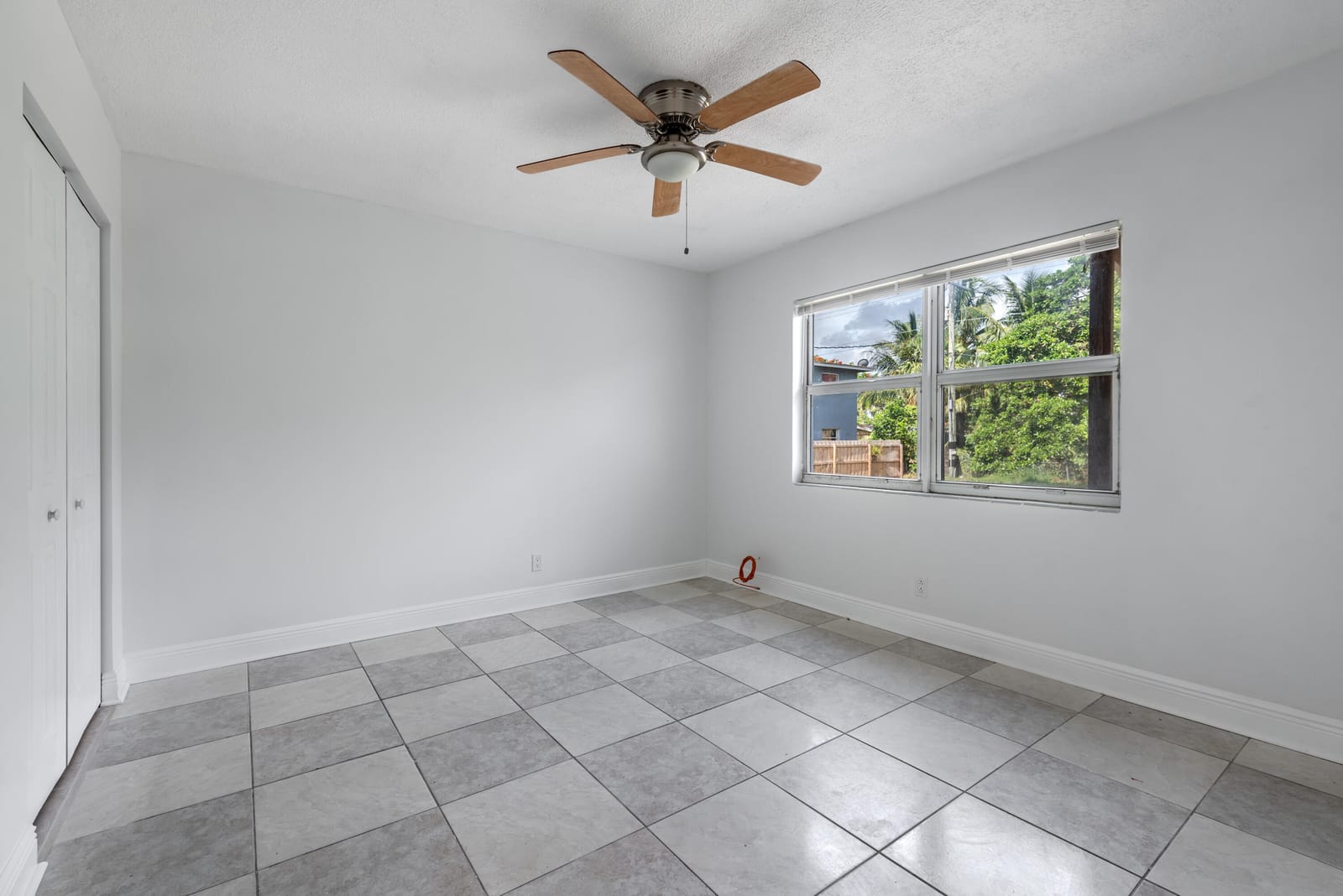 925 S Pine Street, Lake Worth, FL 33460