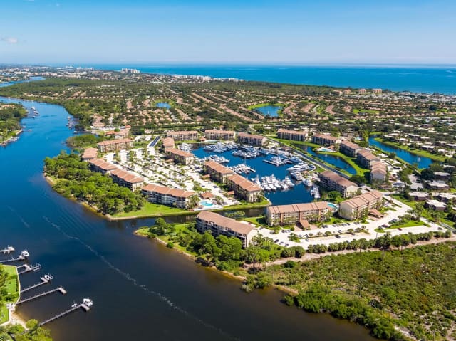 2001 Marina Isle Way 203, Marina At The Bluffs, Jupiter, FL