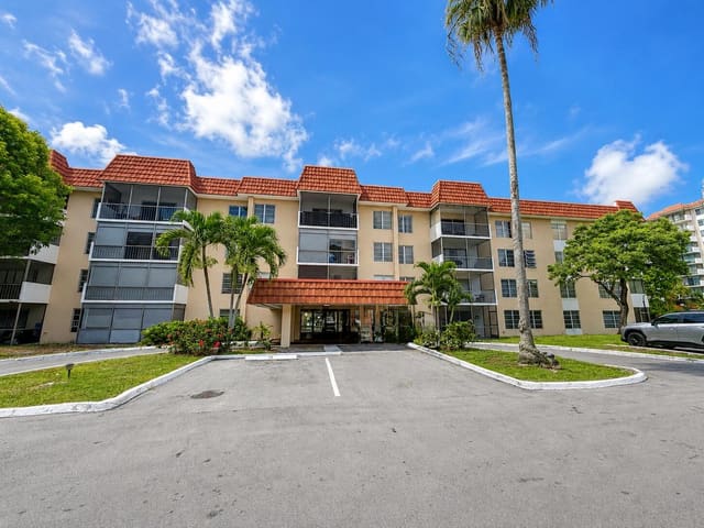 4168 INVERRARY Drive 103, Lauderhill, FL 33319