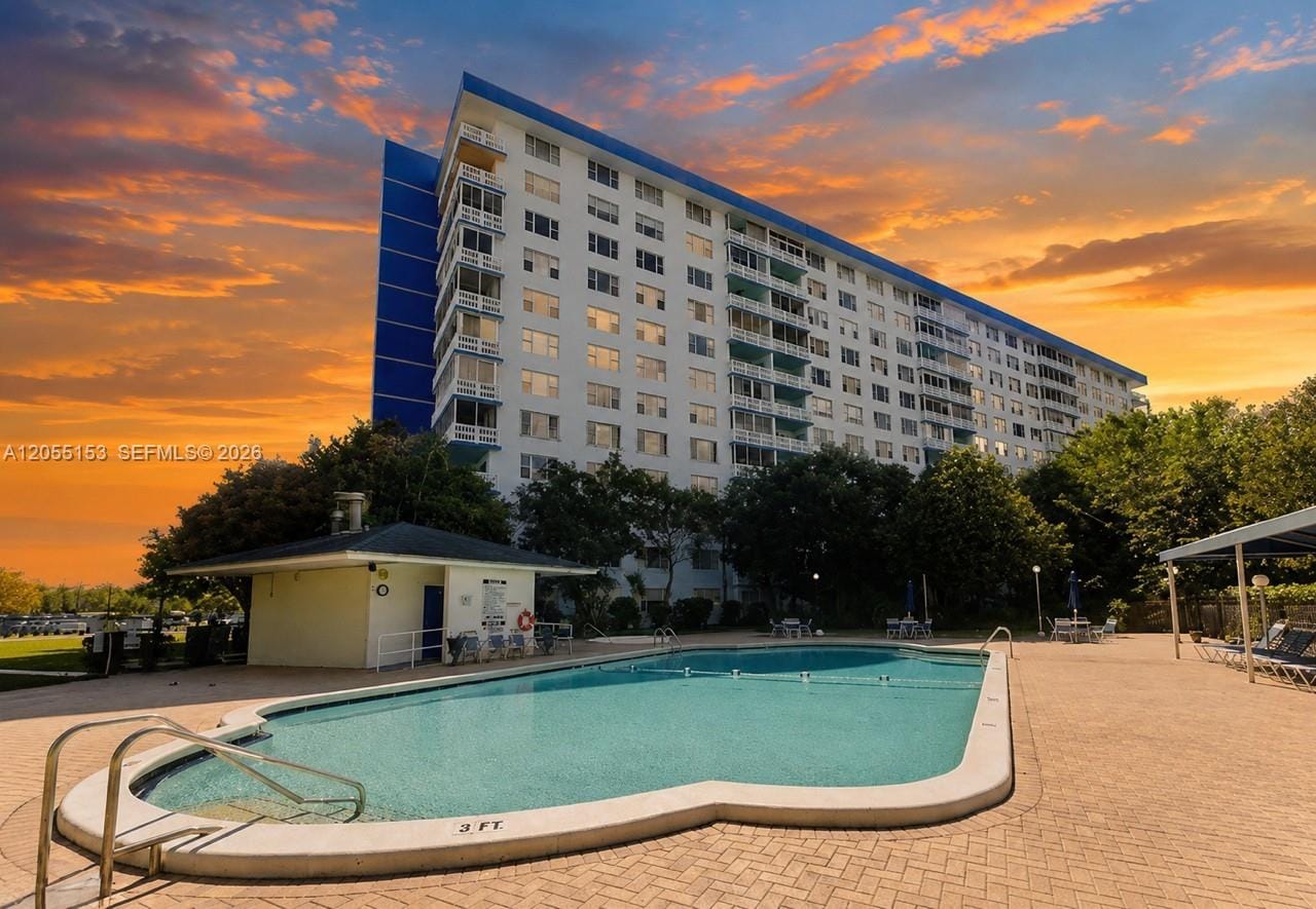 4001 Hillcrest Drive 614, Hollywood, FL 33021
