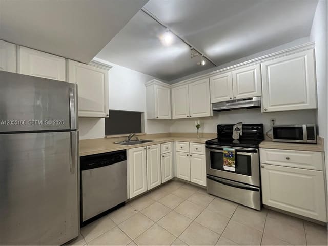 701 N Pine Island Road 202, Plantation, FL 33324