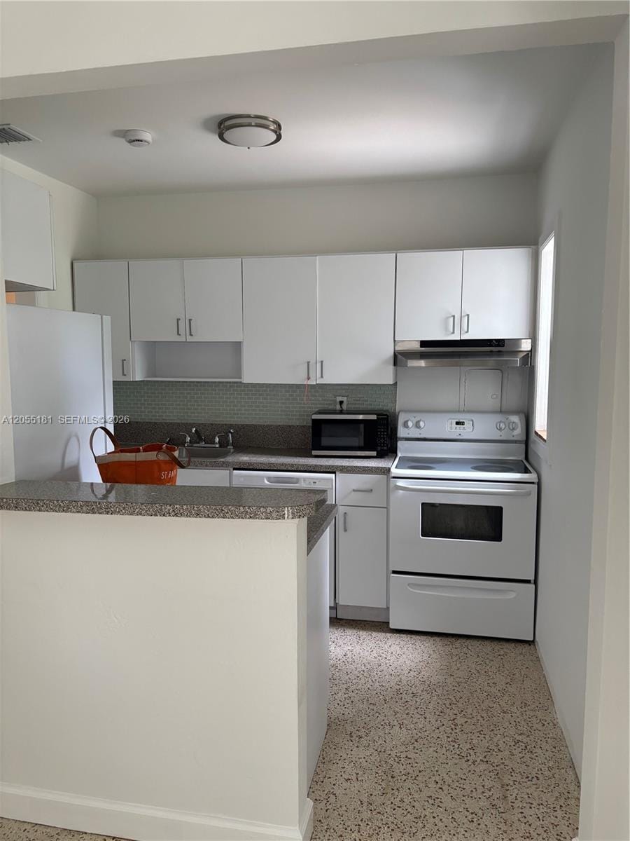 6410 SW 63rd Court . — photo 4