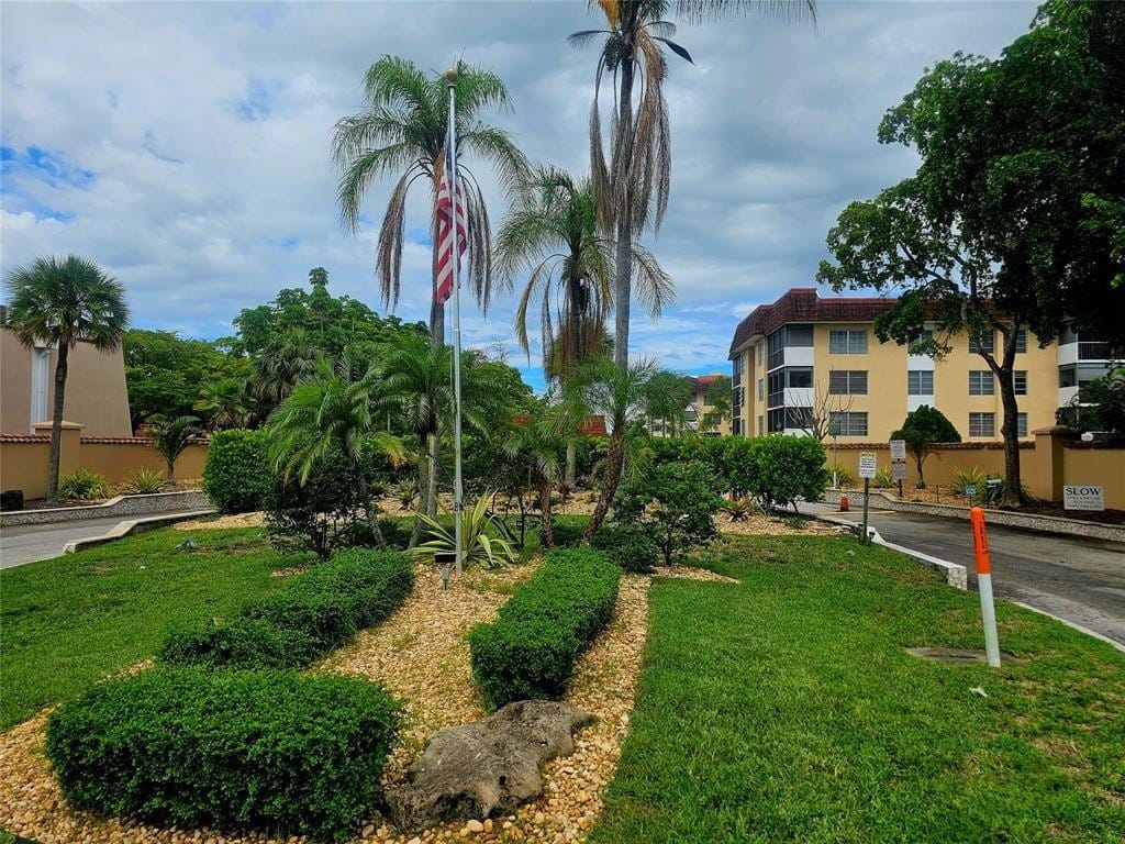 Pending home at 4172 INVERRARY Drive 410, Lauderhill, FL 33319