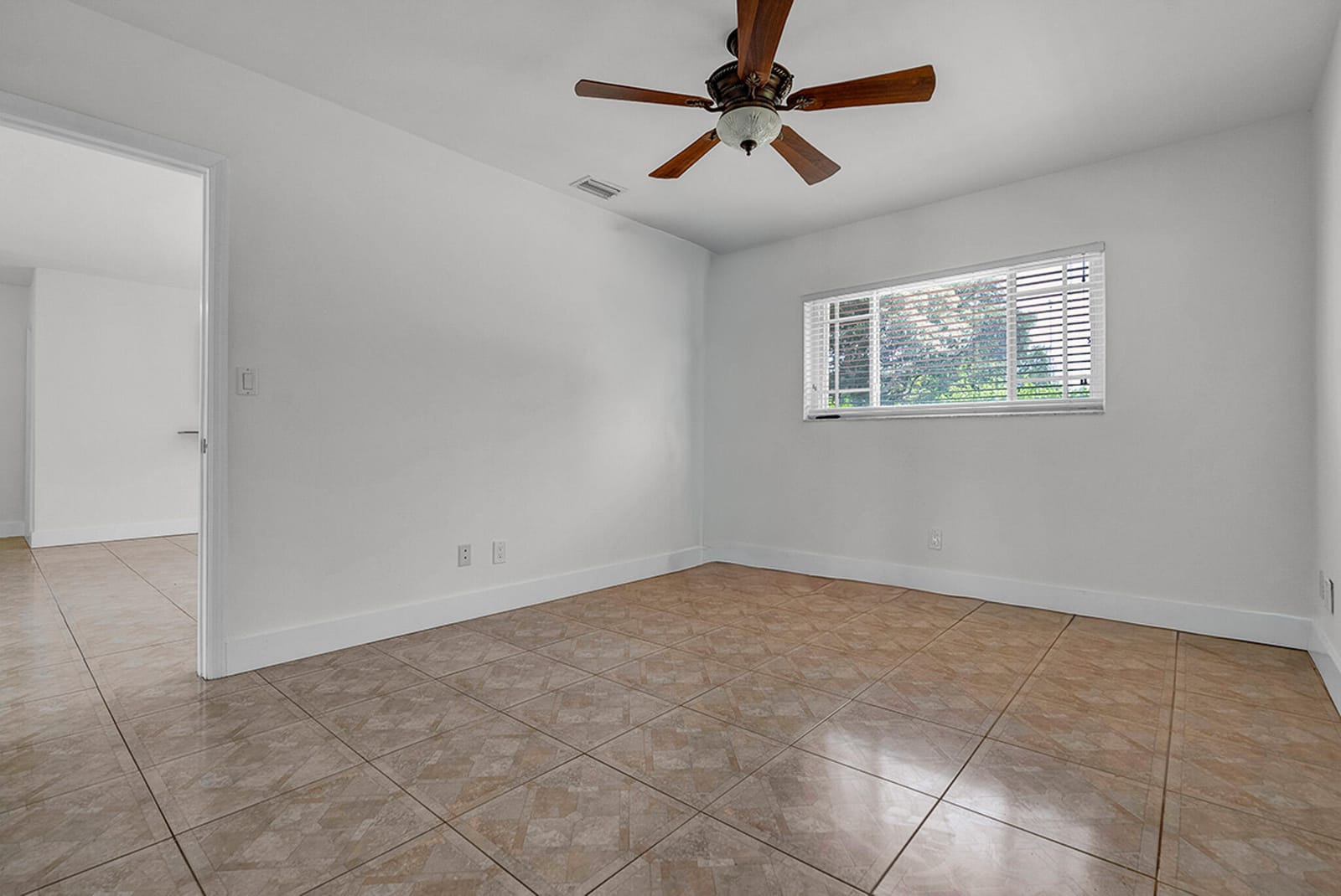 2100 N 57TH Avenue, Hollywood, FL 33021 photo 14