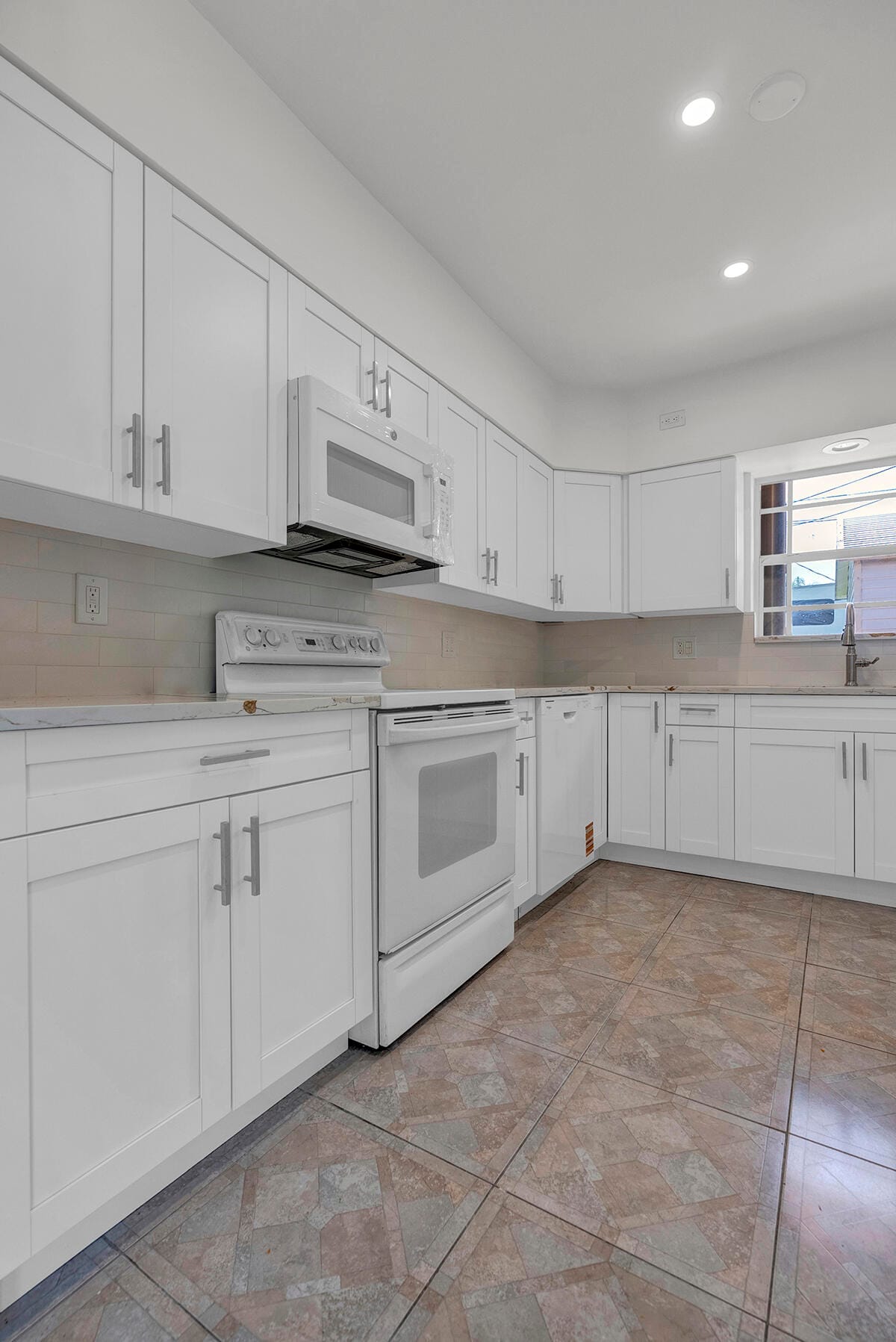 2100 N 57TH Avenue, Hollywood, FL 33021 photo 18