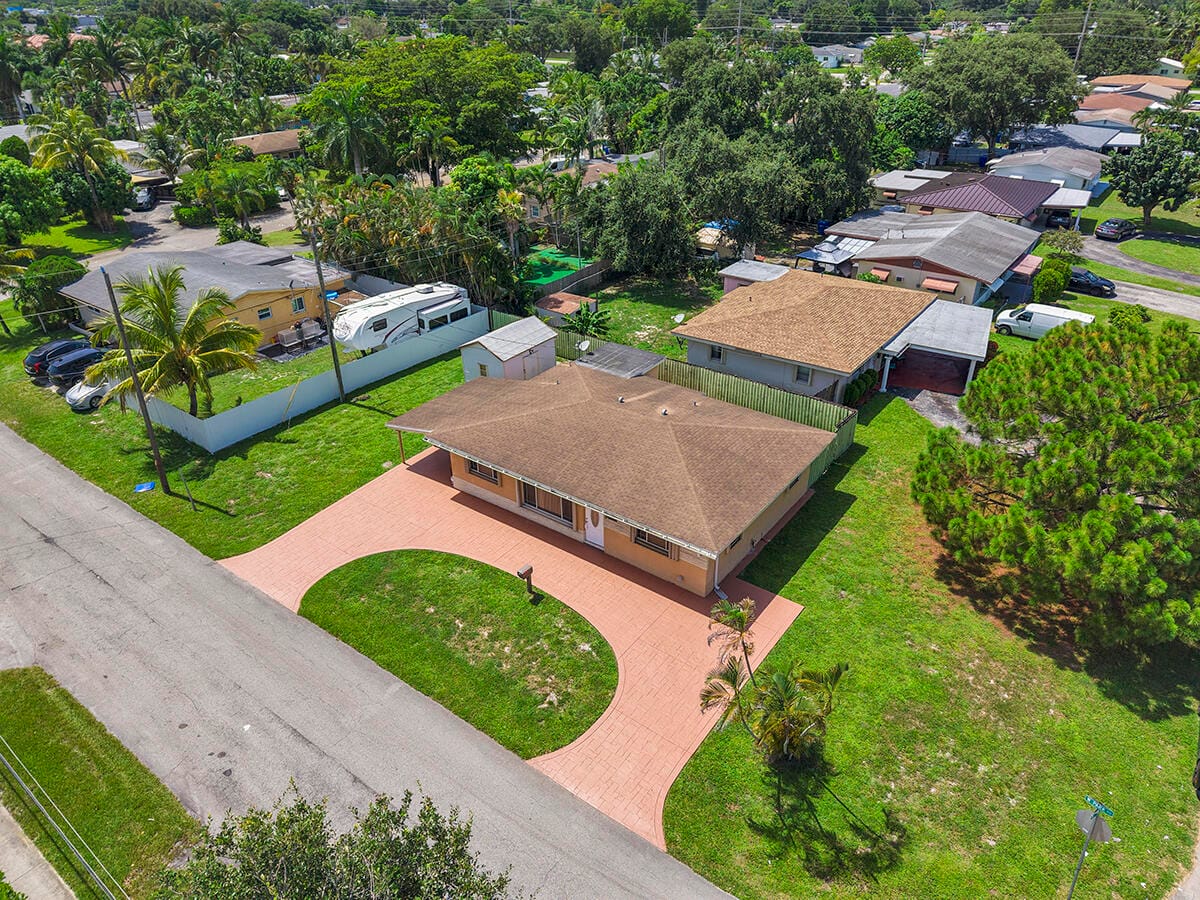 2100 N 57TH Avenue, Hollywood, FL 33021 photo 5