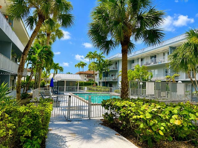 7401 SW 82nd Street 303S, Miami, FL 33143
