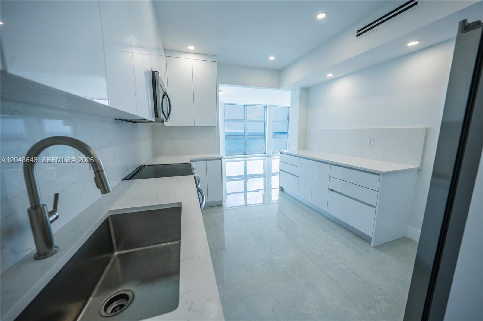 5055 Collins Avenue 14H — photo 8