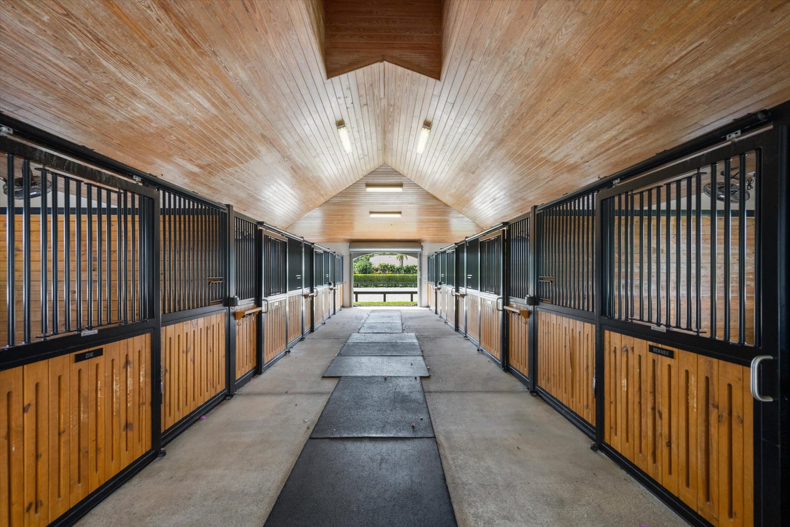 14594 DRAFT HORSE Lane Barn — photo 6