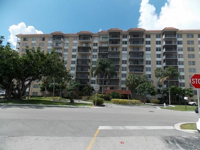 4174 Inverrary Drive 702, Lauderhill, FL 33319