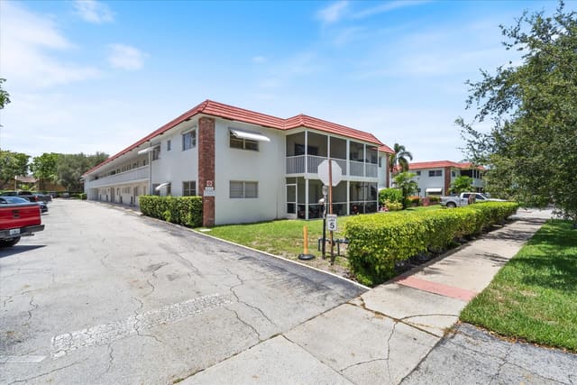 899 SE 2ND Avenue 203, Regis House, Deerfield Beach, FL