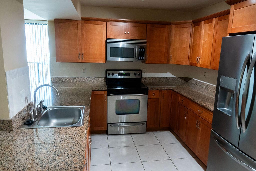 200 LESLIE Drive 819, Hallandale Beach, FL 33009 photo 4