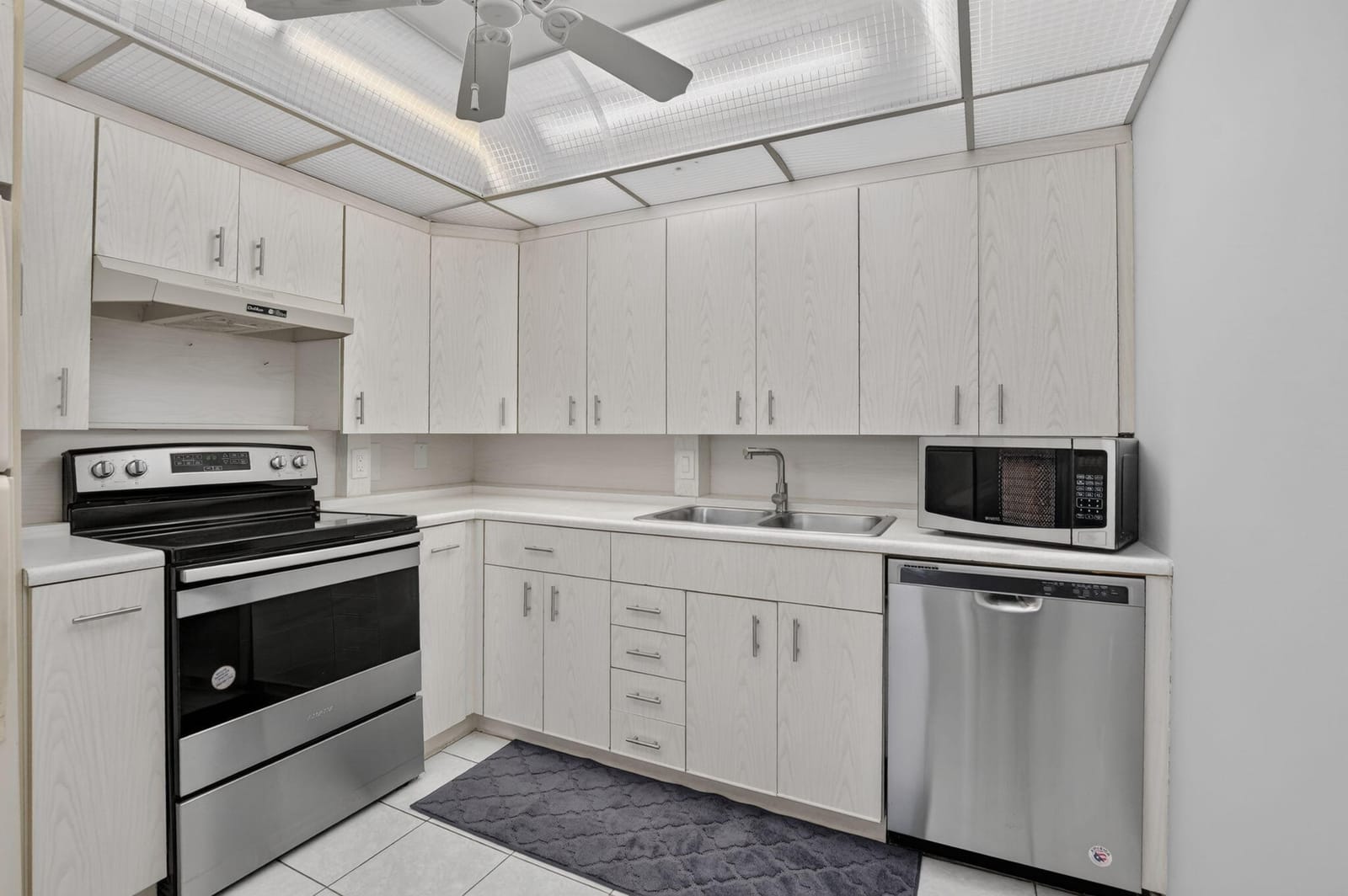4022 Hythe B, Boca Raton, FL 33434