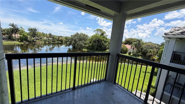11225 W Atlantic Boulevard 304, Coral Springs, FL 33071