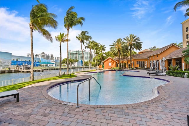 3330 NE 190th Street 1010, Aventura, FL 33180