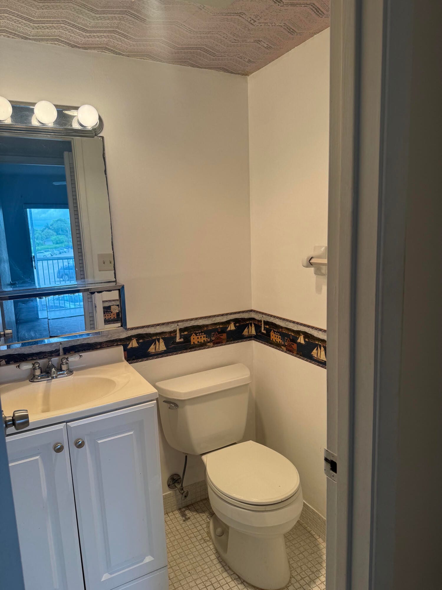 700 VILLAGE GREEN Court 221, Palm Springs, FL 33461 photo 13