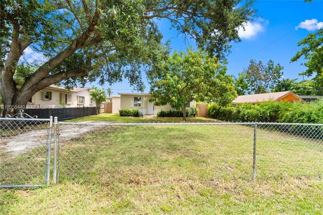 6109 SW 40th Court, Sun Land Park, Miramar, FL