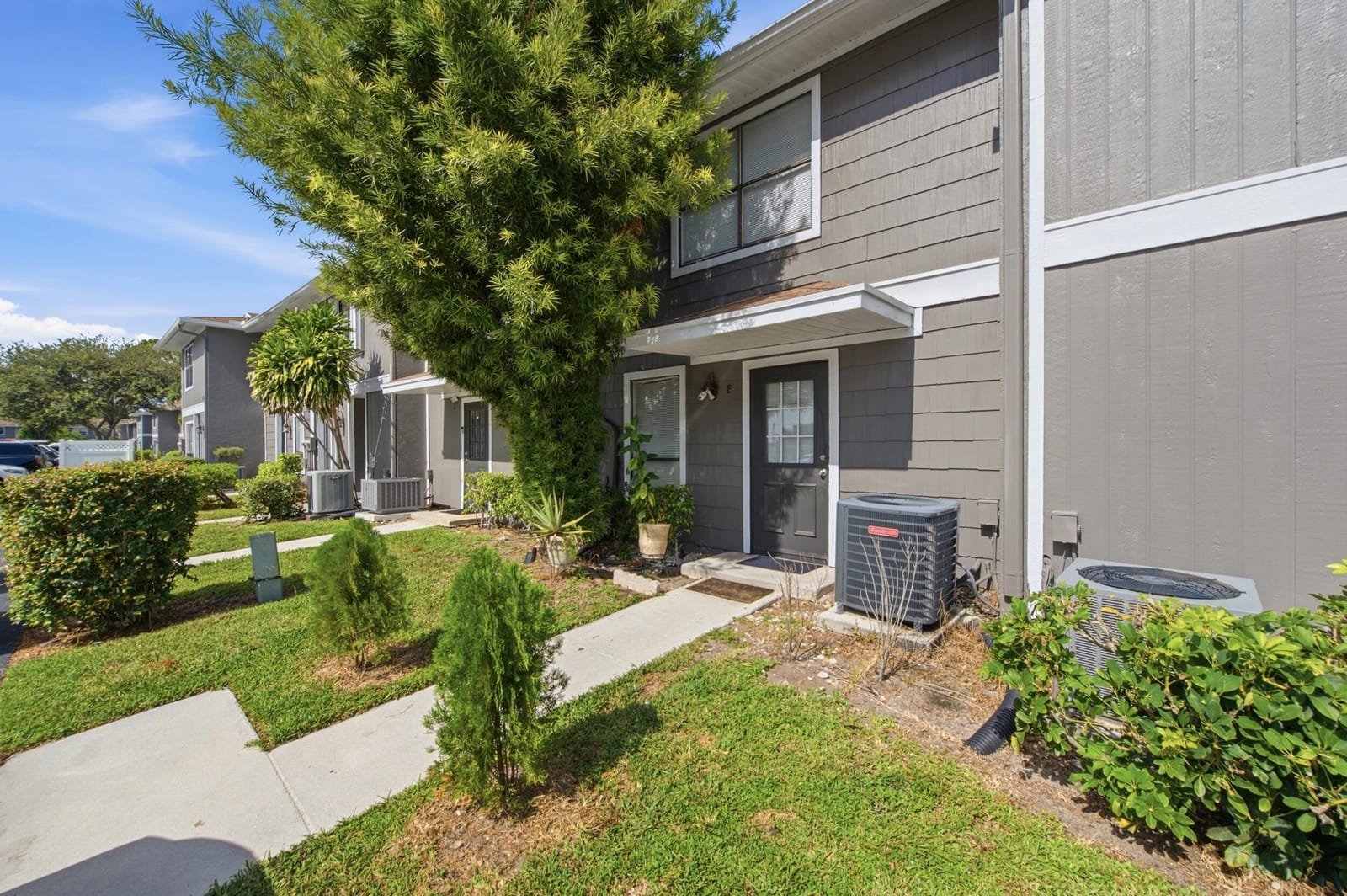 799 HILL Drive E — photo 2