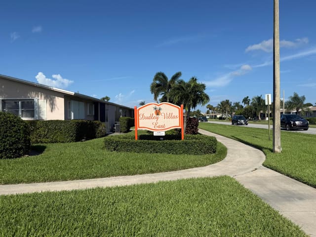 2676 DUDLEY Drive E B, West Palm Beach, FL 33415