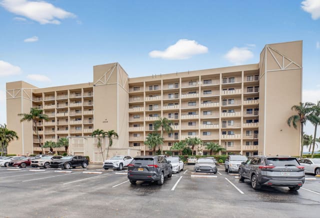 6866 HUNTINGTON Lane 607, Delray Beach, FL 33446