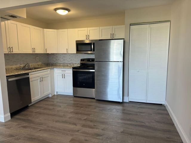 537 S SEQUOIA Drive Apt 309, West Palm Beach, FL 33409