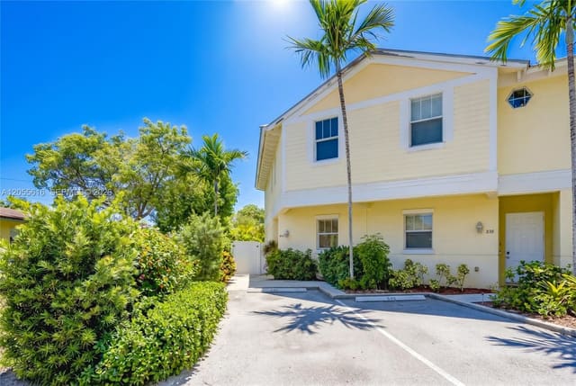 840 NE 14th Place, Fort Lauderdale, FL 33304