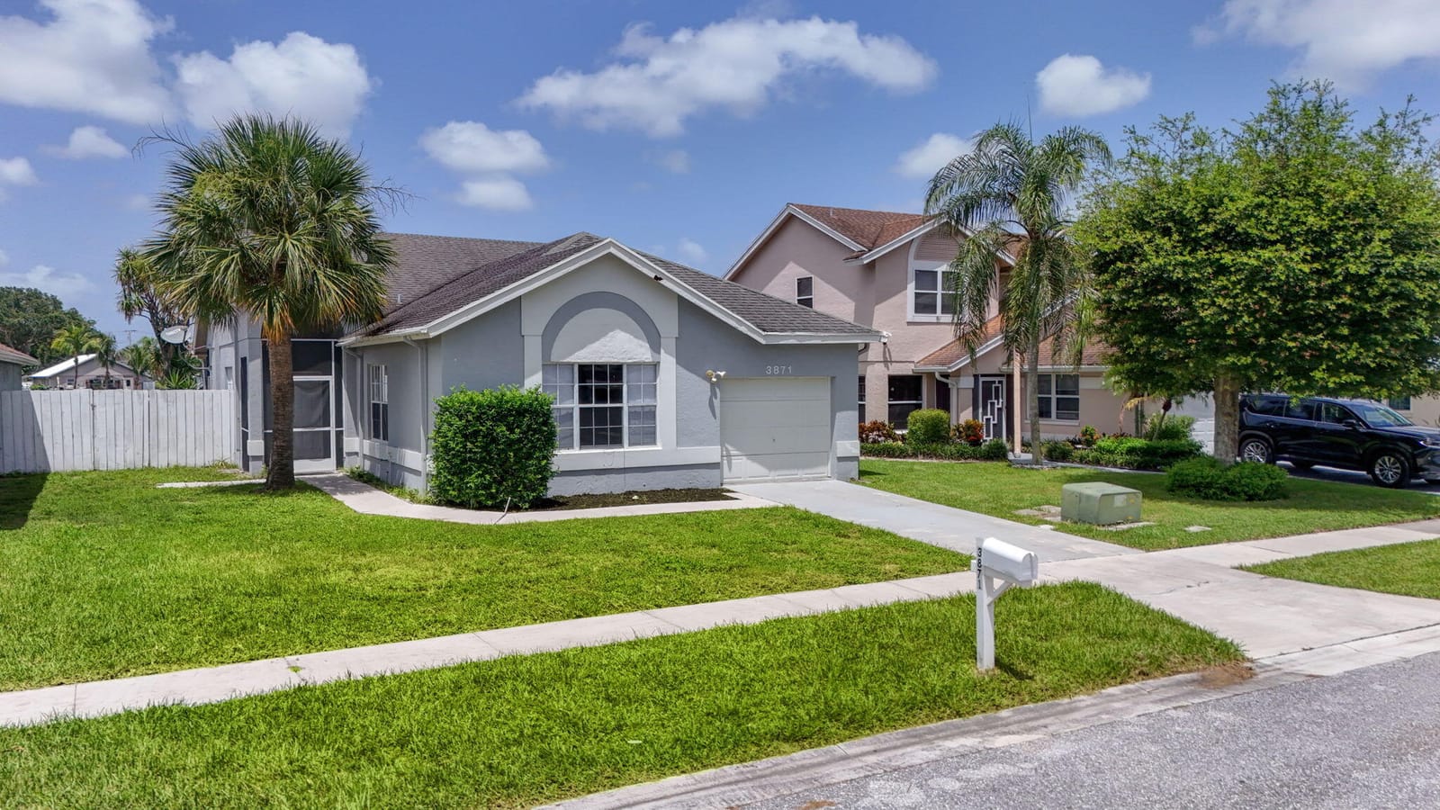 Pending home at 3871 Circle Lake Drive, West Palm Beach, FL 33417