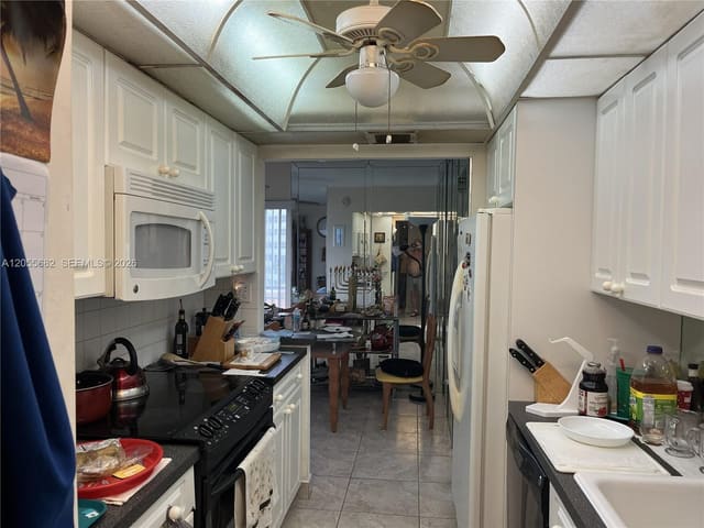 120 Golden Isles Drive 44B, Hallandale Beach, FL 33009