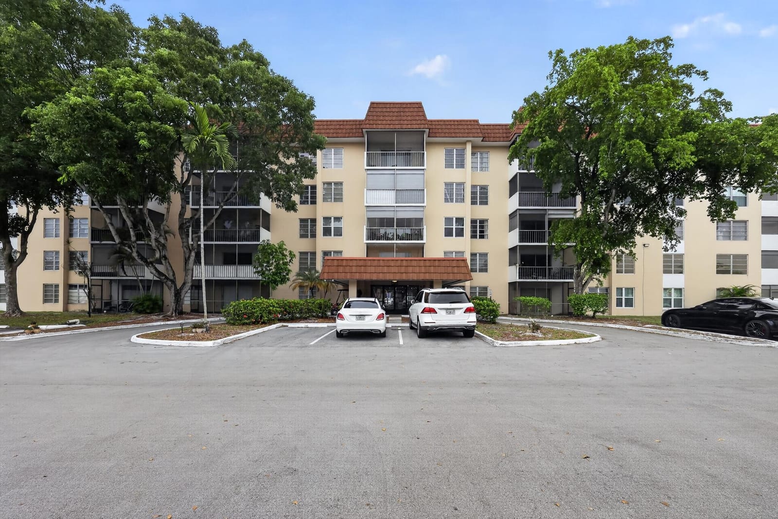 Pending home at 4172 INVERRARY Drive 309, Lauderhill, FL 33319