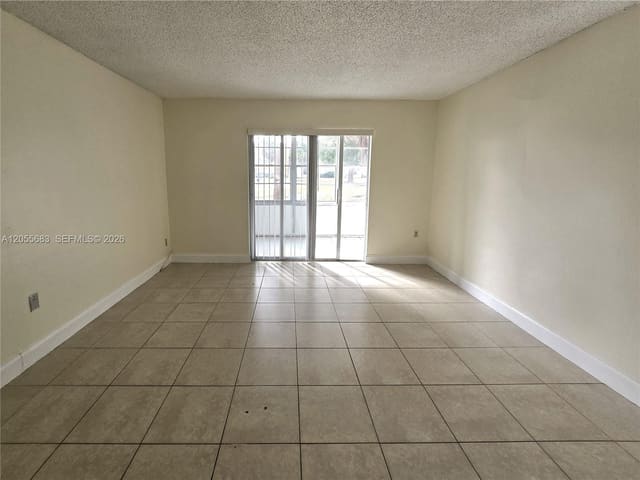 4334 NW 9th Avenue 9-1B, Heritage Circle, Deerfield Beach, FL
