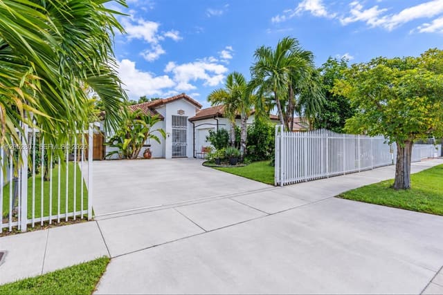 25237 SW 133 Place, Homestead, FL 33032