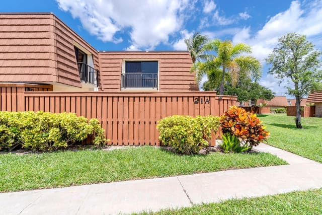 3900 County Line Road 21A, Tequesta, FL 33469