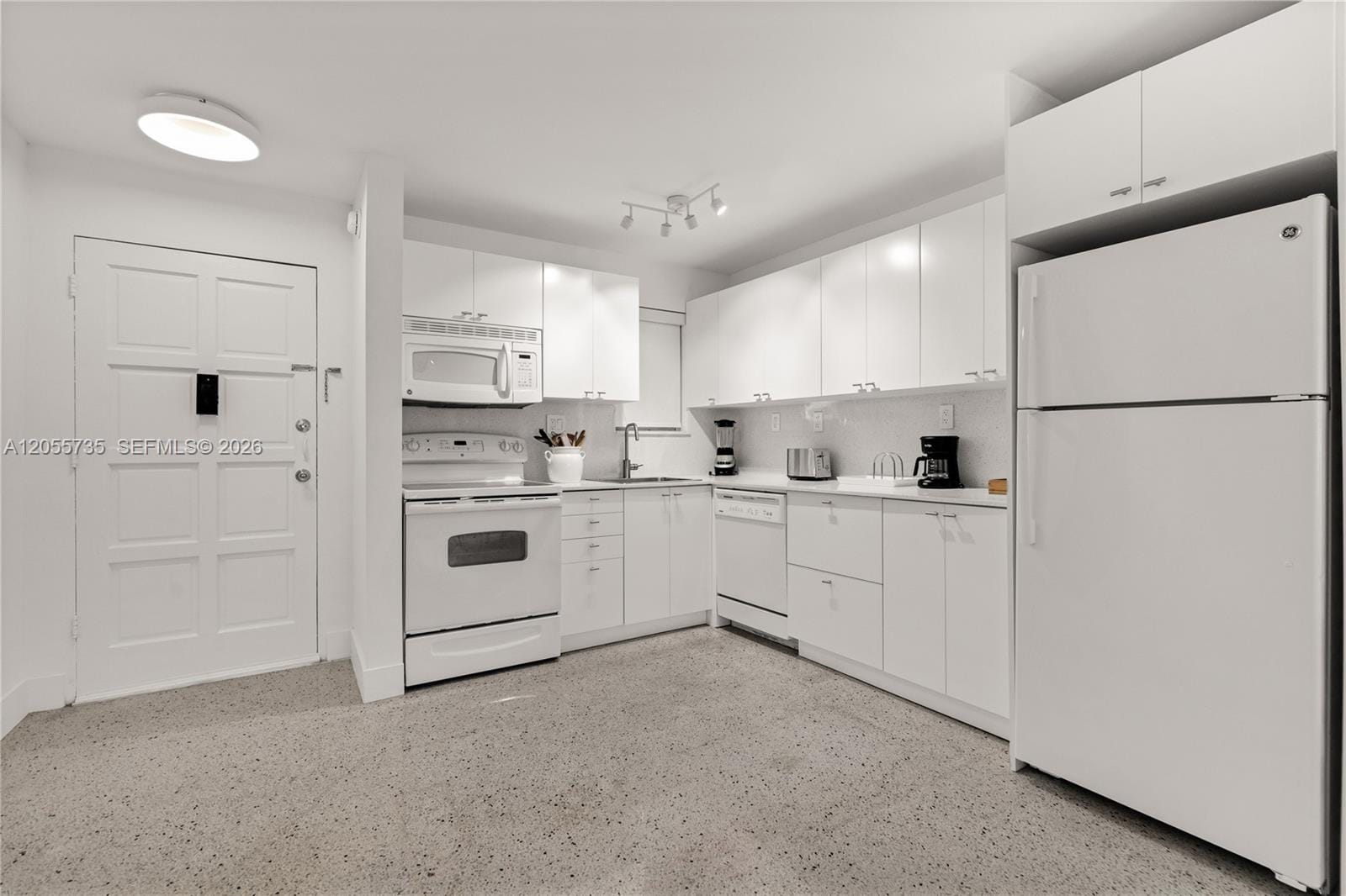 836 SW 1st Street 102 — photo 6