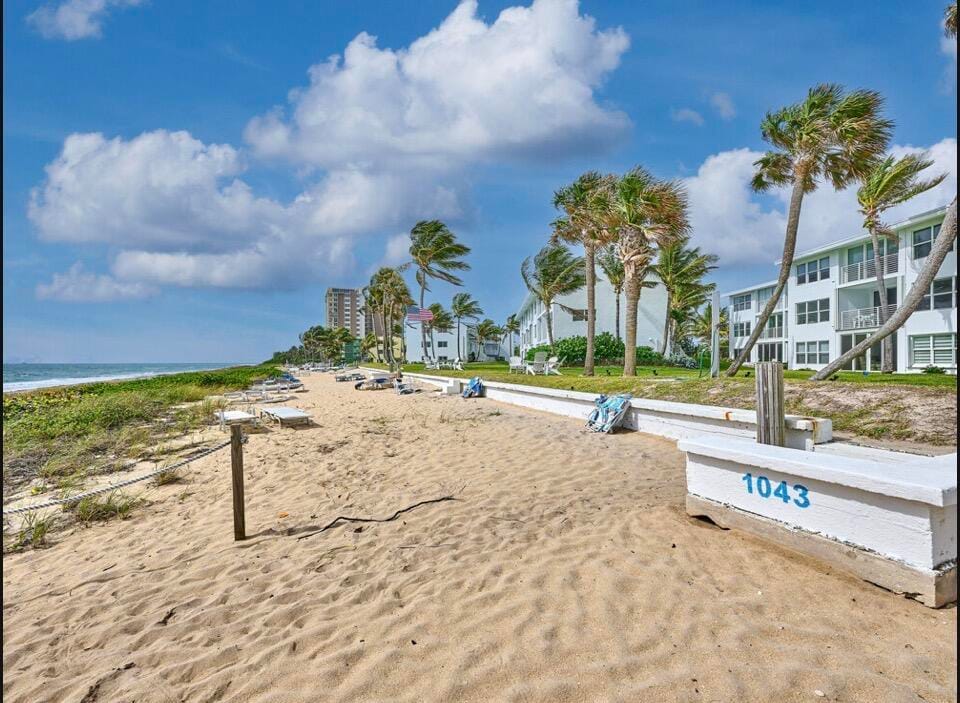 1043 HILLSBORO MILE 21C, Hillsboro Beach, FL 33062