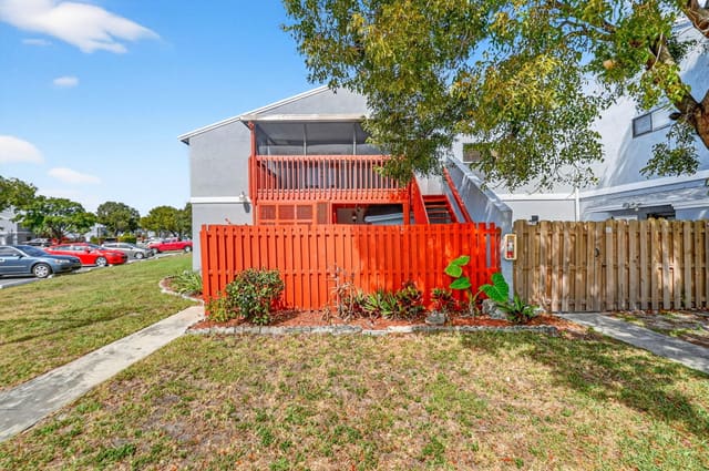 18 CROSSINGS Circle F, Boynton Beach, FL 33435