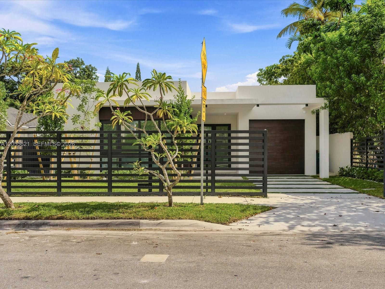 1621 SW 11th Terrace — photo 3