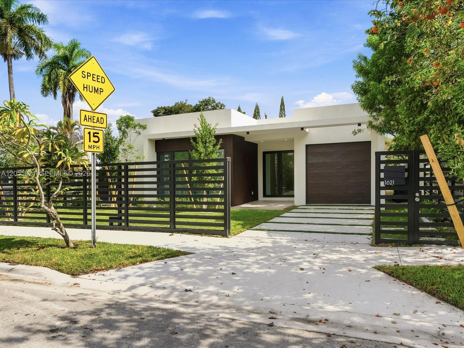 1621 SW 11th Terrace — photo 4