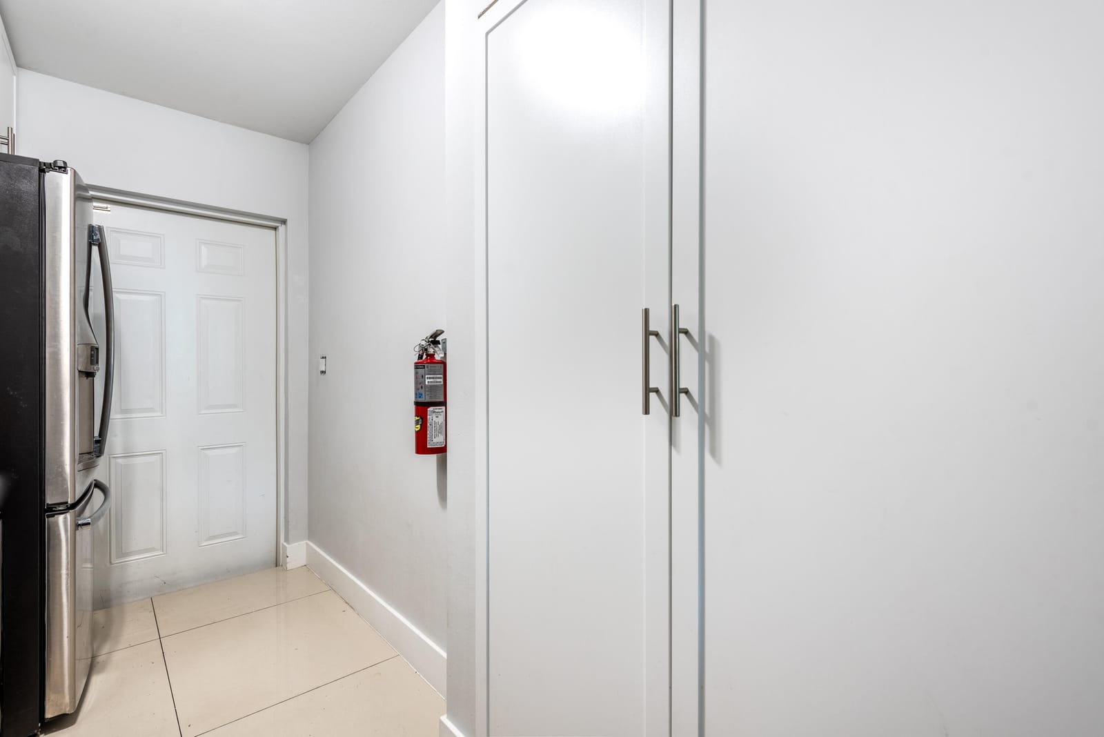 220 Perry Avenue B — photo 2