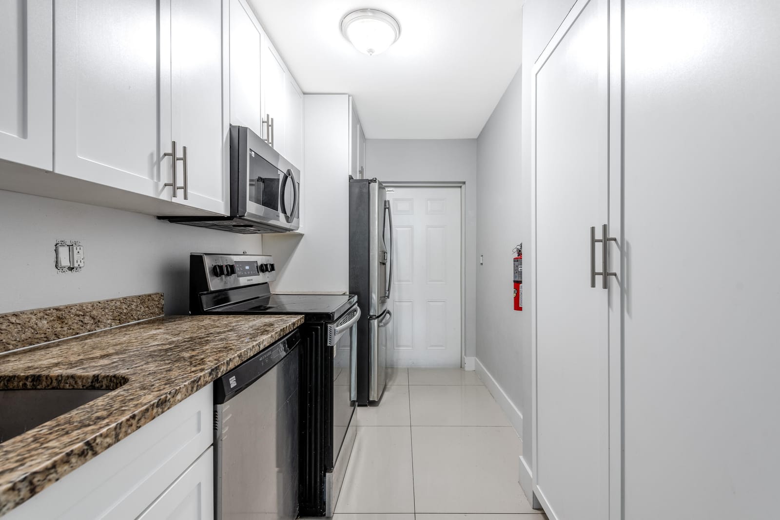 220 Perry Avenue B — photo 4