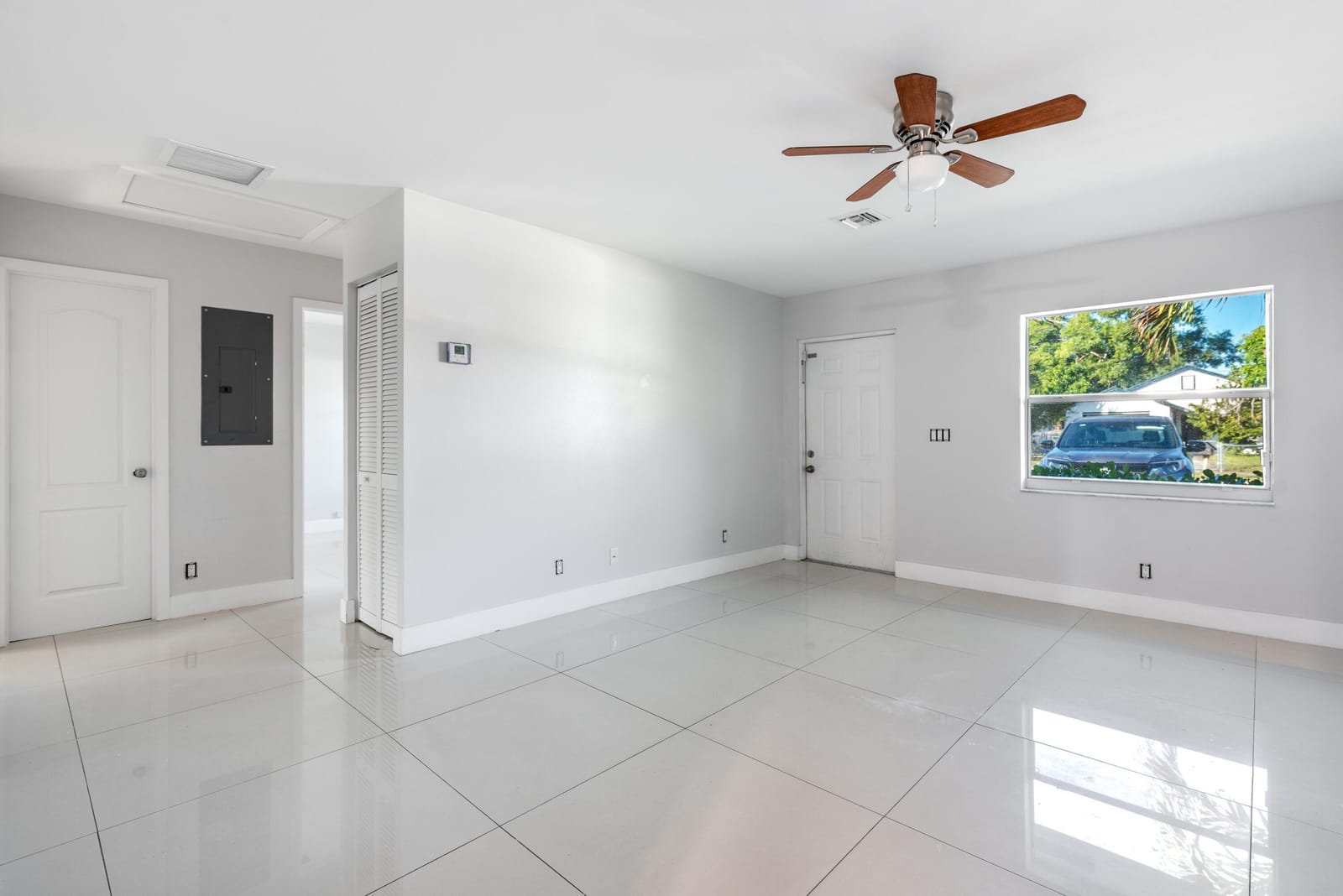 220 Perry Avenue B — photo 5
