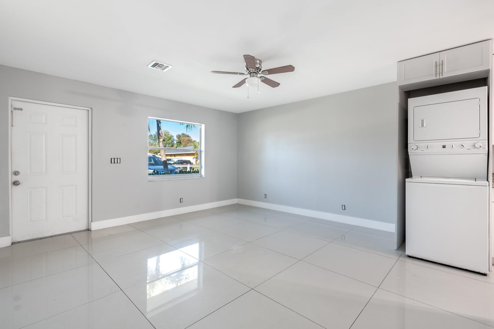 220 Perry Avenue B — photo 6