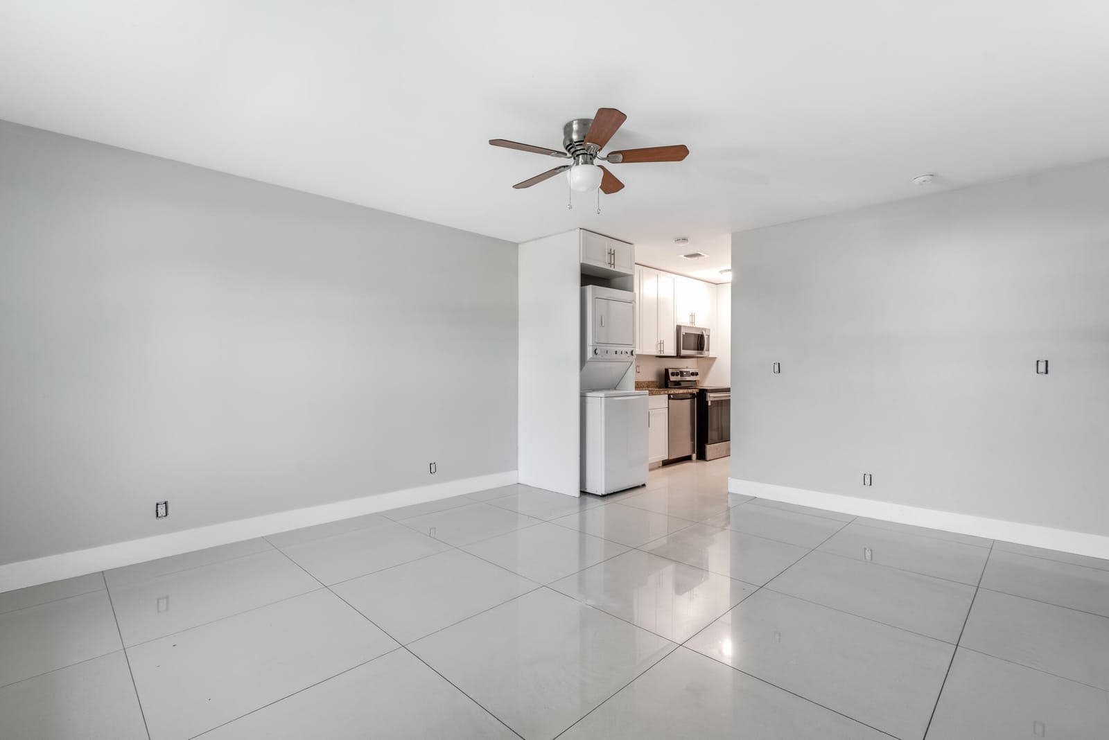 220 Perry Avenue B — photo 7