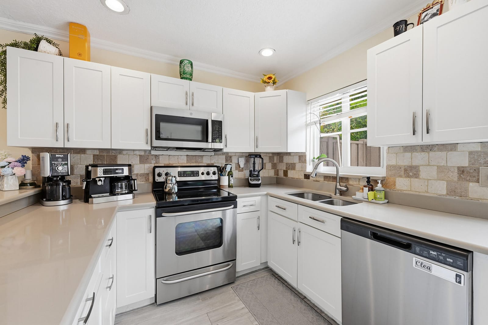 47 NE 20th Court 1H — photo 8