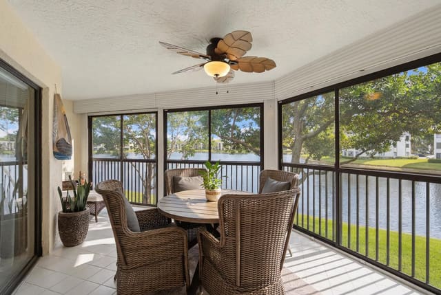 7232 FAIRFAX Drive 205, Fairfax, Tamarac, FL