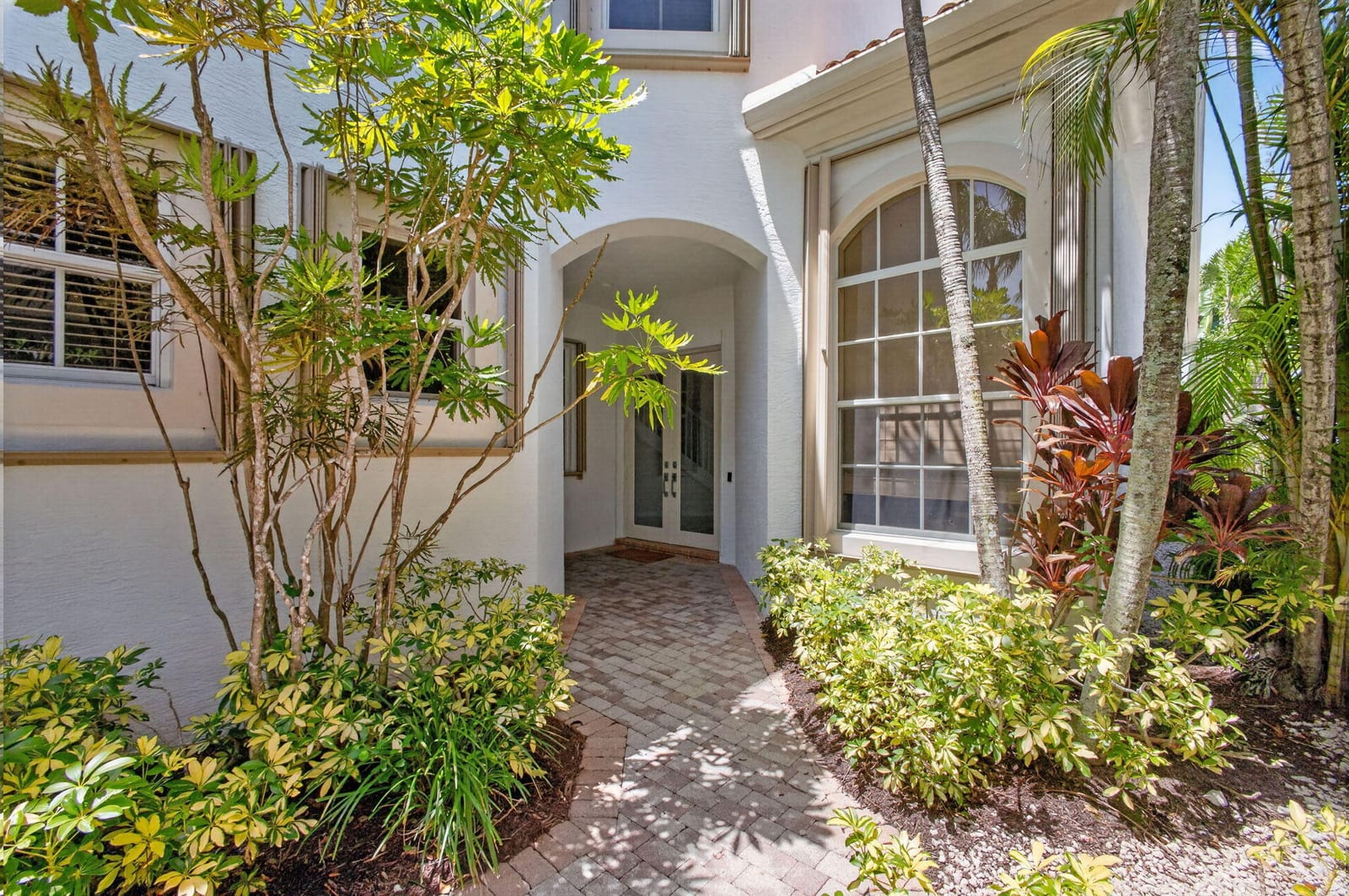 219 ANDALUSIA Drive — photo 2