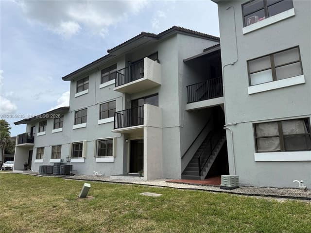 7195 NW 179th Street 211, Villa Bellini, Hialeah, FL