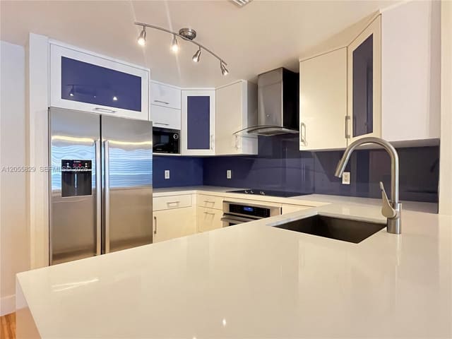 10 Aragon Avenue 614, Coral Gables, FL 33134
