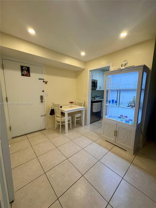 5050 NW 7th Street 309, Miami, FL 33126
